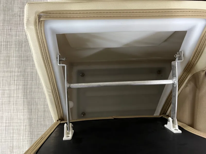 Slide: The Image of Coach Pontoons 221 RFC 1-SERIES SPORTTOON 2022 - 31