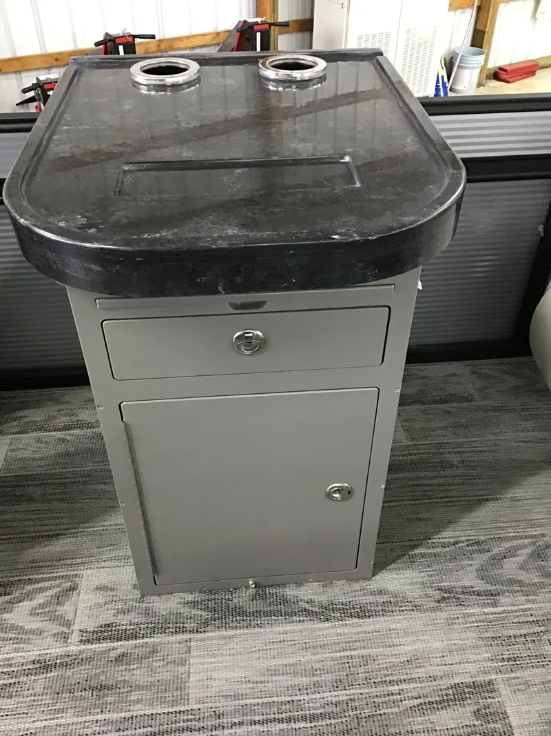 Slide: The Image of Qwest 822 E DS BAR LTZ TT2 2022 - 15