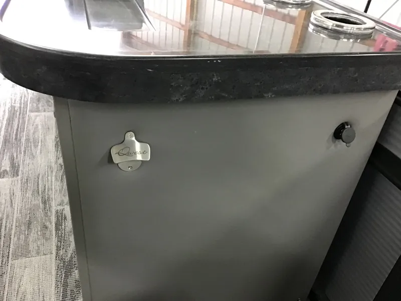 Slide: The Image of Qwest 822 E DS BAR LTZ TT2 2022 - 21