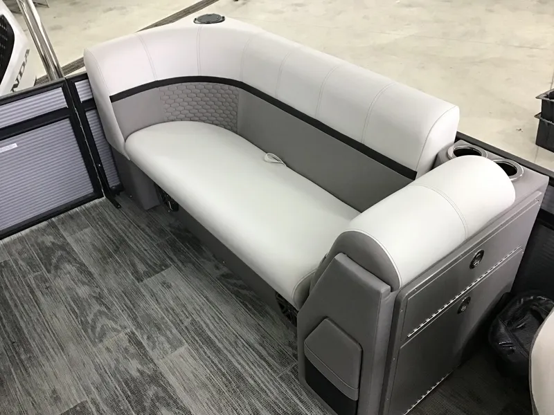 Slide: The Image of Qwest 822 E DS BAR LTZ TT2 2022 - 24