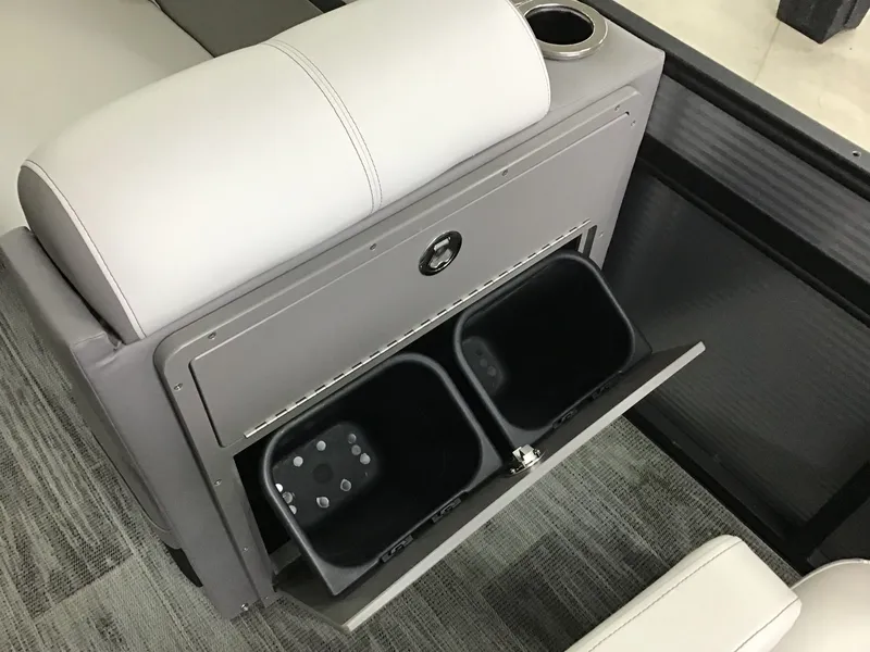 Slide: The Image of Qwest 822 E DS BAR LTZ TT2 2022 - 25