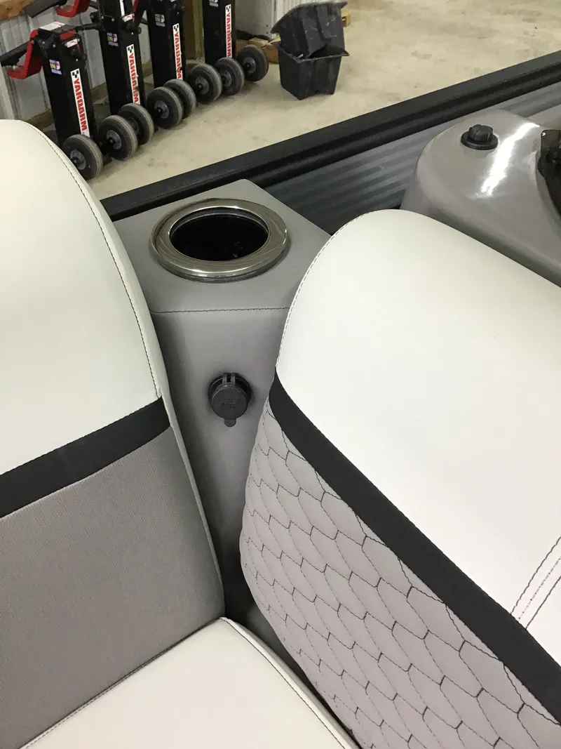 Slide: The Image of Qwest 822 E DS BAR LTZ TT2 2022 - 26