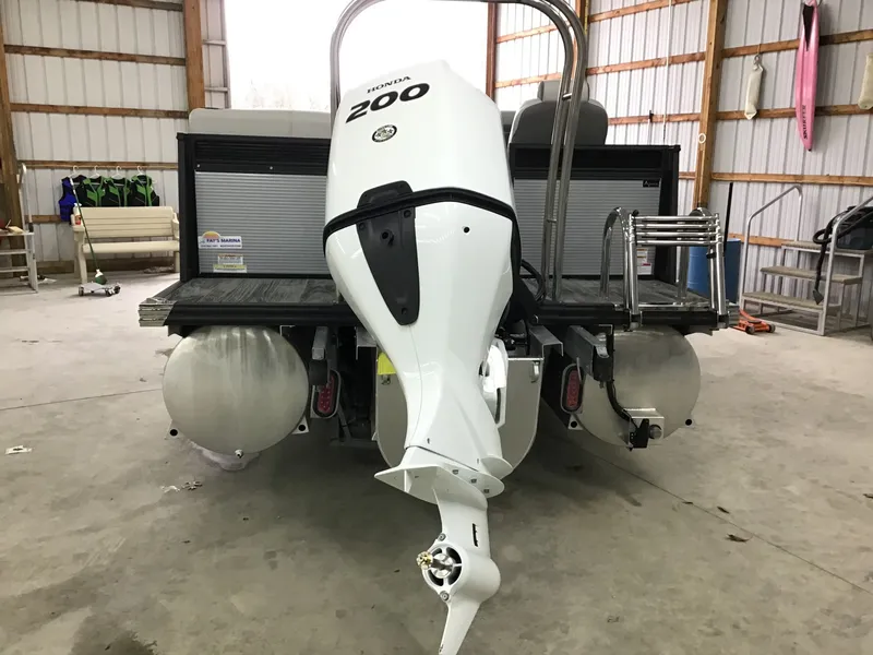 Slide: The Image of Qwest 822 E DS BAR LTZ TT2 2022 - 3