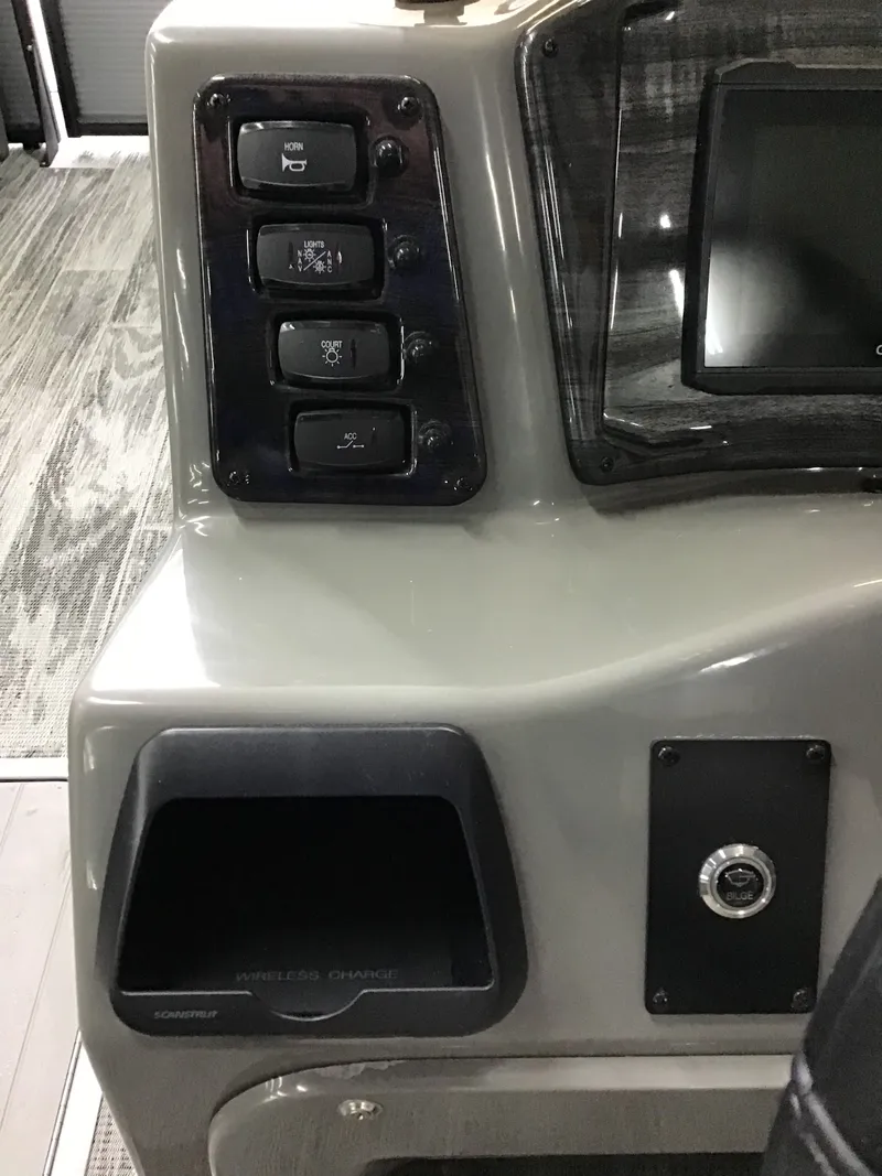 Slide: The Image of Qwest 822 E DS BAR LTZ TT2 2022 - 35