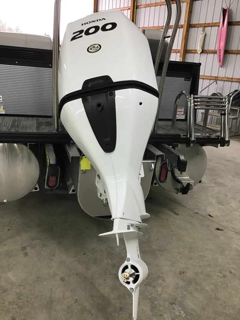 Slide: The Image of Qwest 822 E DS BAR LTZ TT2 2022 - 4