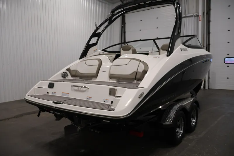 Slide: The Image of 2017 Yamaha Boats 212 Limited S in a showroom, rear view. - 5
