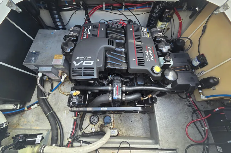 Slide: The Image of Engine compartment of a 2001 Doral 270 SC with Mercury V8 engine. - 20