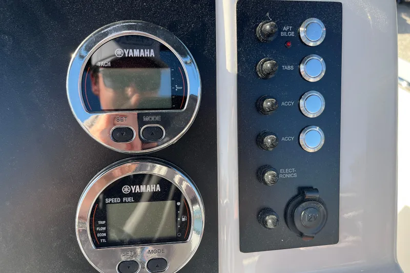 Slide: The Image of Yamaha gauges and control panel on 2026 Robalo R200 Center Console boat. - 12