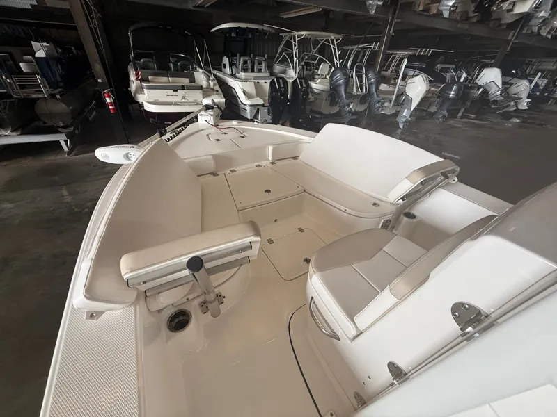 Slide: The Image of Robalo Cayman 226 2021 - 13