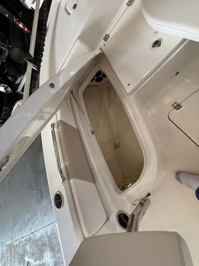 Slide: The Image of Robalo Cayman 226 2021 - 15