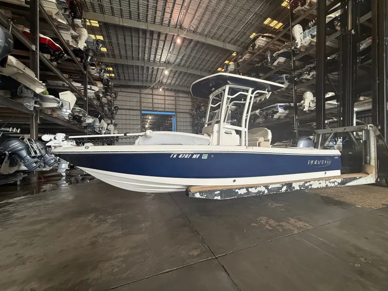 Slide: The Image of Robalo Cayman 226 2021 - 2