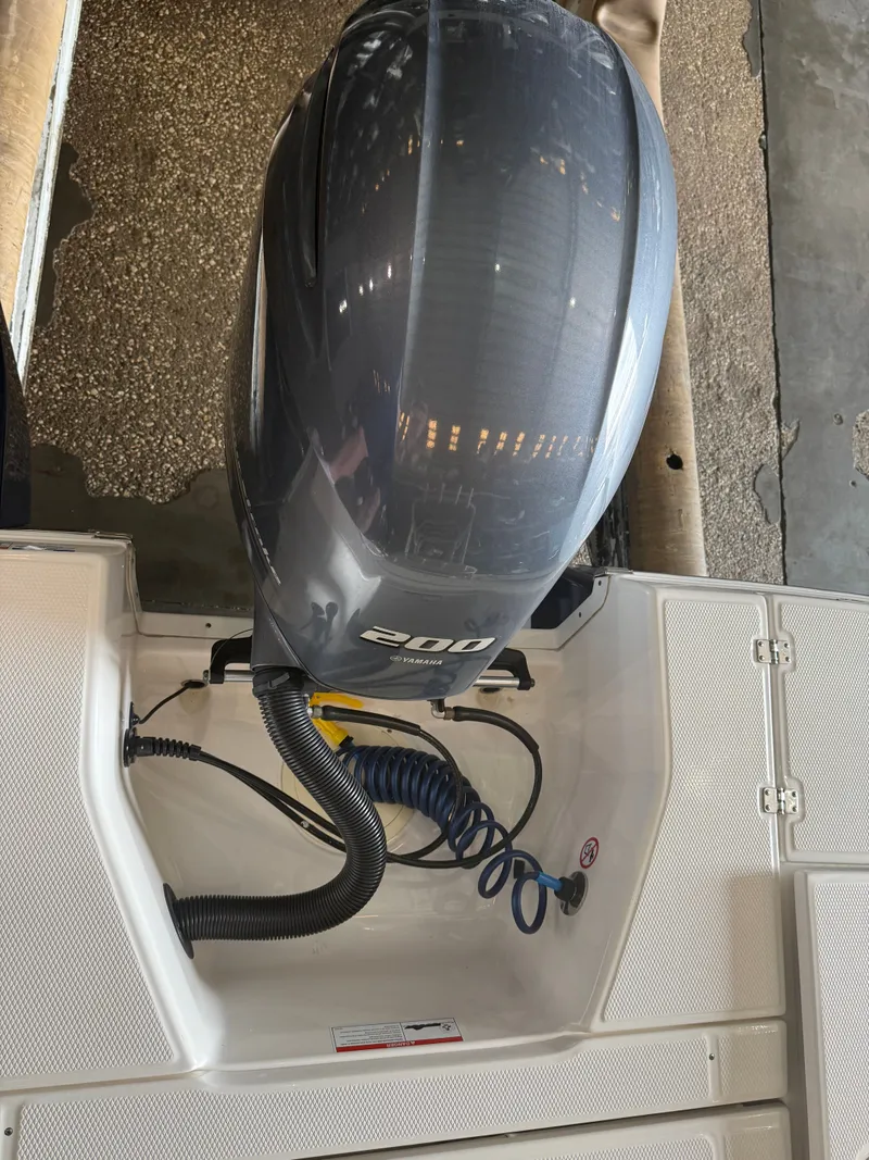 Slide: The Image of Robalo Cayman 226 2021 - 23