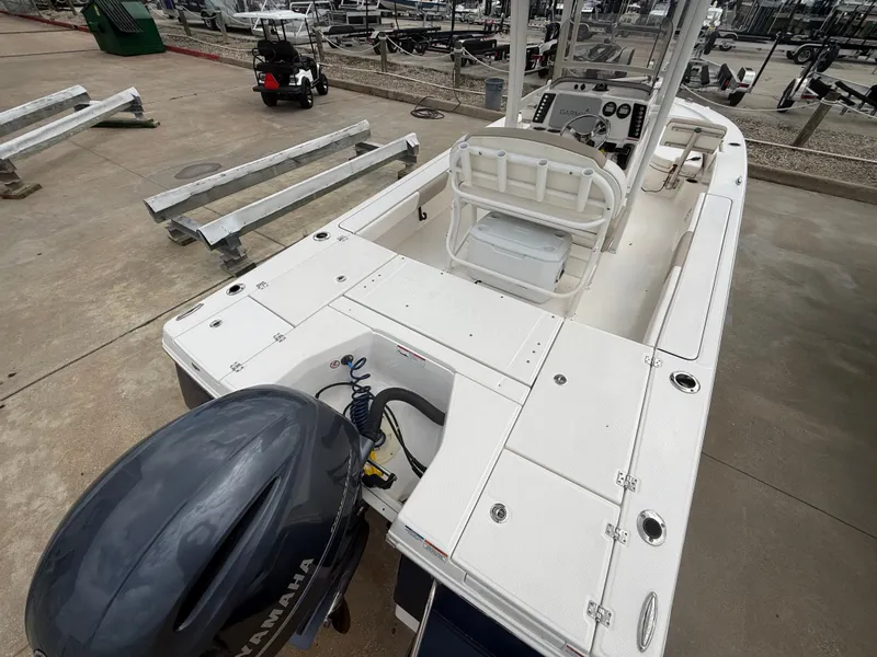 Slide: The Image of Robalo Cayman 226 2021 - 37