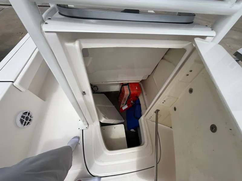 Slide: The Image of Robalo Cayman 226 2021 - 42