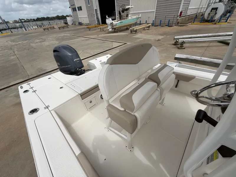 Slide: The Image of Robalo Cayman 226 2021 - 43