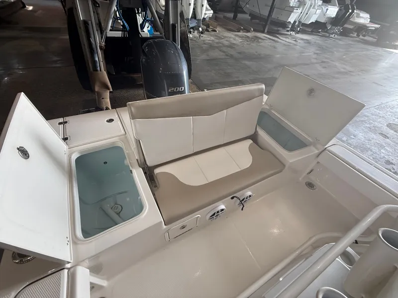 Slide: The Image of Robalo Cayman 226 2021 - 9