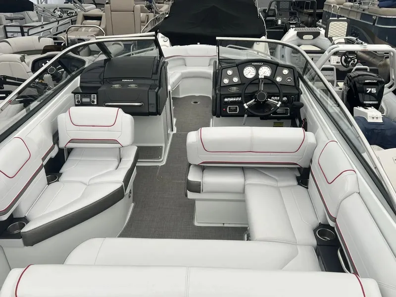 Slide: The Image of Formula 240 Bowrider 2015 - 10