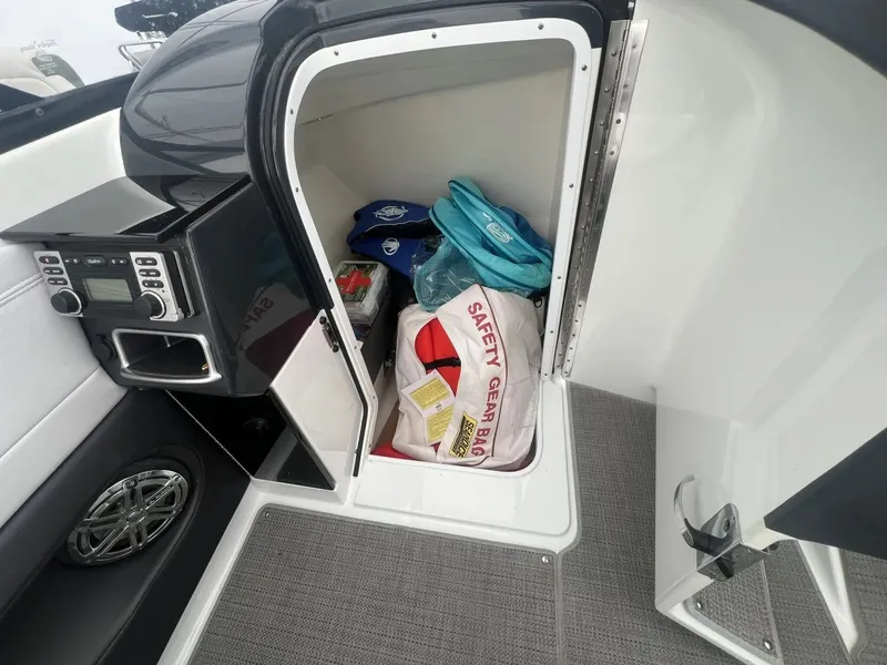 Slide: The Image of Formula 240 Bowrider 2015 - 14