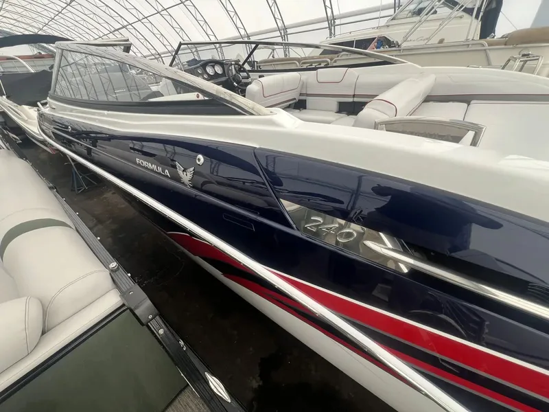 Slide: The Image of Formula 240 Bowrider 2015 - 3
