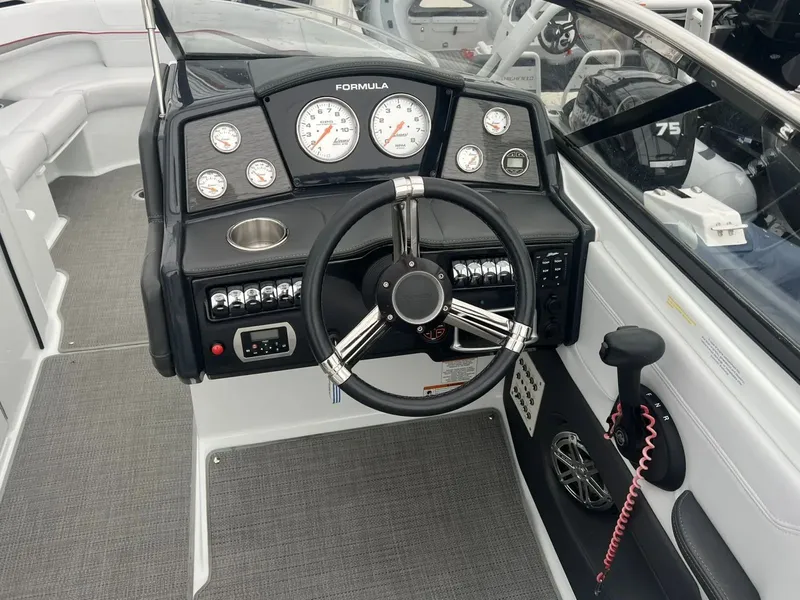 Slide: The Image of Formula 240 Bowrider 2015 - 6