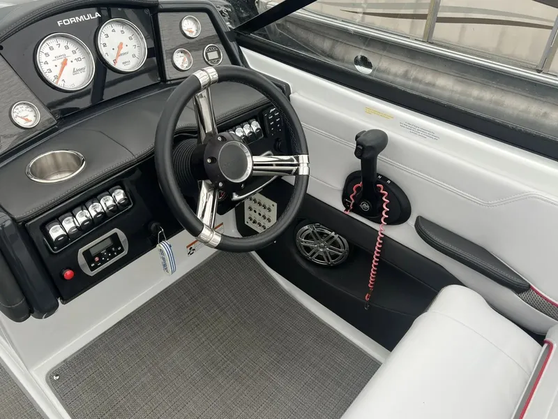 Slide: The Image of Formula 240 Bowrider 2015 - 9