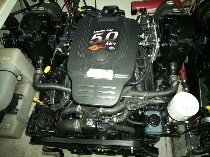 Slide: The Image of MerCruiser 5.0 MPI engine in 2005 Sea Ray 280 Sundancer boat. - 12