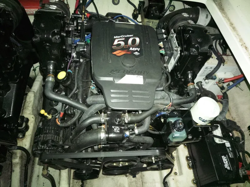 Slide: The Image of MerCruiser 5.0 MPI engine in 2005 Sea Ray 280 Sundancer boat. - 13