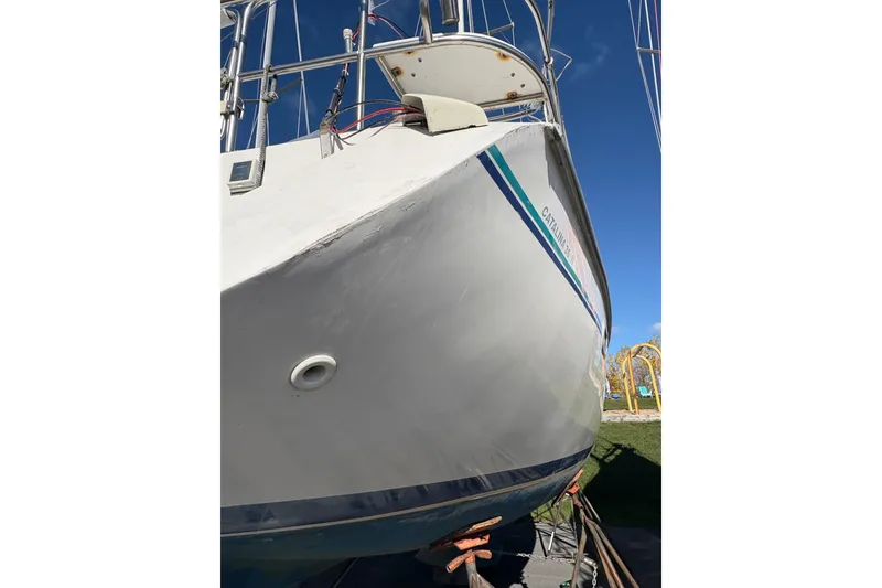 Slide: The Image of Sailboat Catalina 36 MkII 1996 on land, blue sky background. - 10