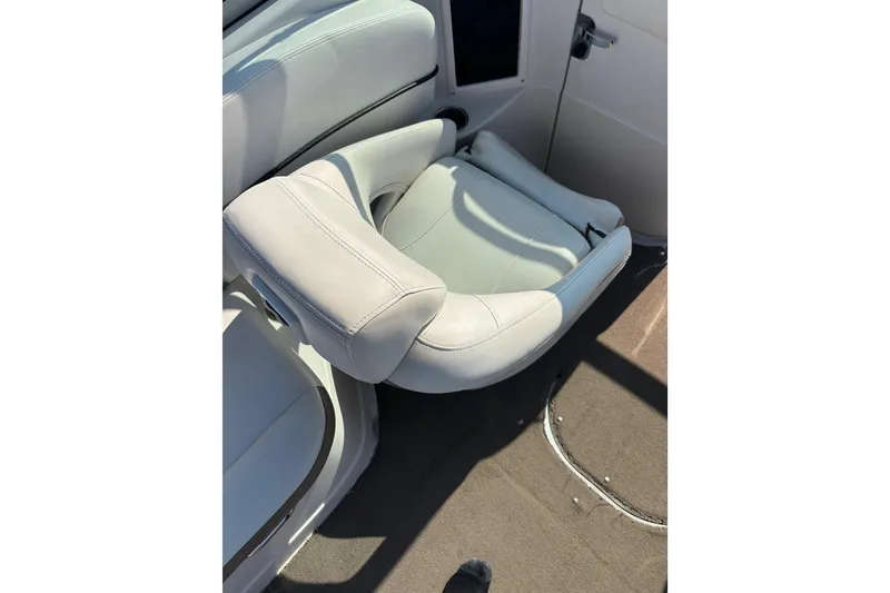 Slide: The Image of White leather boat seat in 2008 Four Winns H260 RS, interior view. - 9