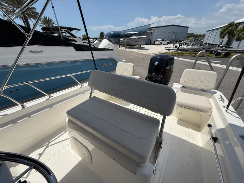 Slide: The Image of Boston Whaler 170 Montauk 2026 - 4