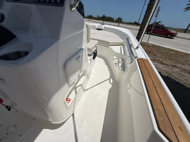 Slide: The Image of Boston Whaler 170 Montauk 2026 - 6
