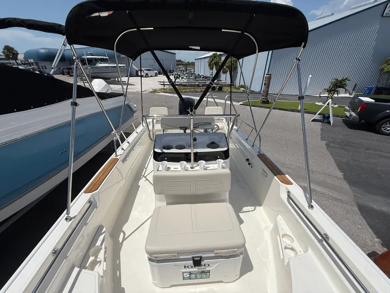 Slide: The Image of Boston Whaler 170 Montauk 2026 - 9