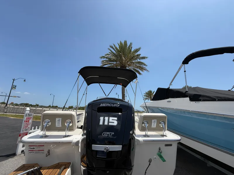 Slide: The Image of Boston Whaler 170 Montauk 2026 - 12