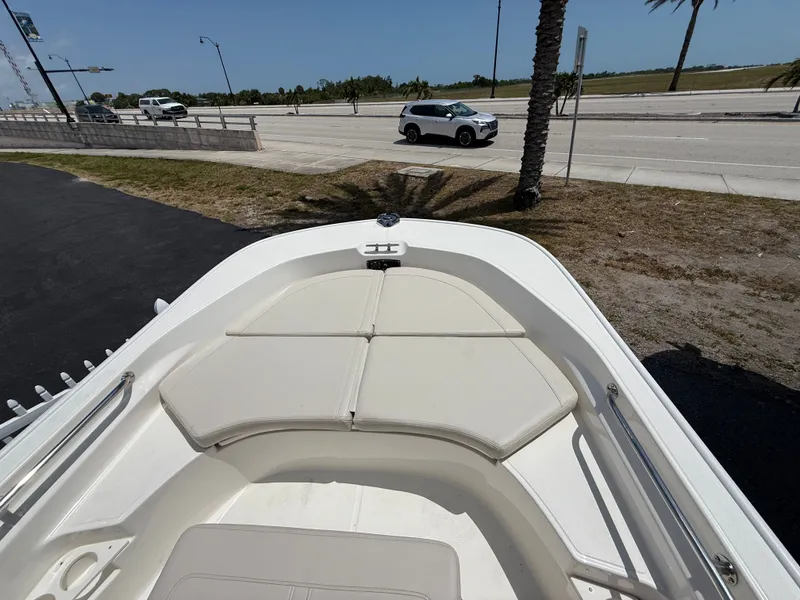 Slide: The Image of Boston Whaler 170 Montauk 2026 - 8