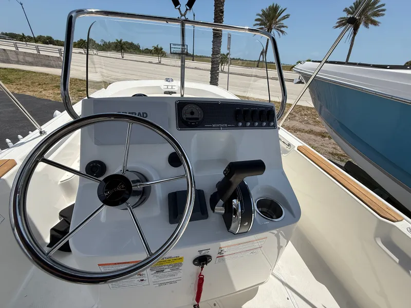 Slide: The Image of Boston Whaler 170 Montauk 2026 - 3