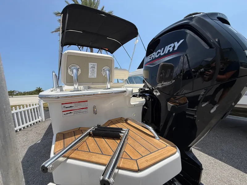 Slide: The Image of Boston Whaler 170 Montauk 2026 - 14