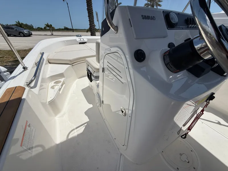 Slide: The Image of Boston Whaler 170 Montauk 2026 - 5