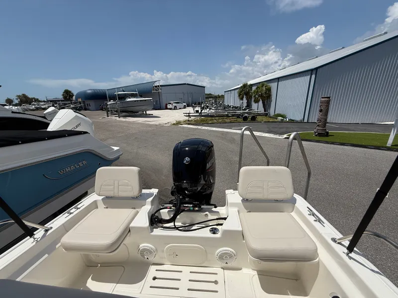 Slide: The Image of Boston Whaler 170 Montauk 2026 - 10