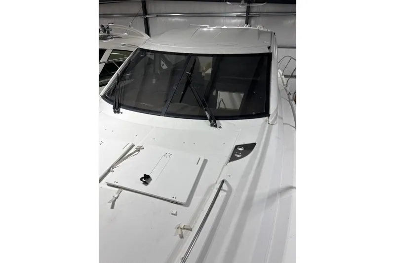 Slide: The Image of 2014 Beneteau Gran Turismo 49 yacht, showcasing sleek design and modern features. - 38