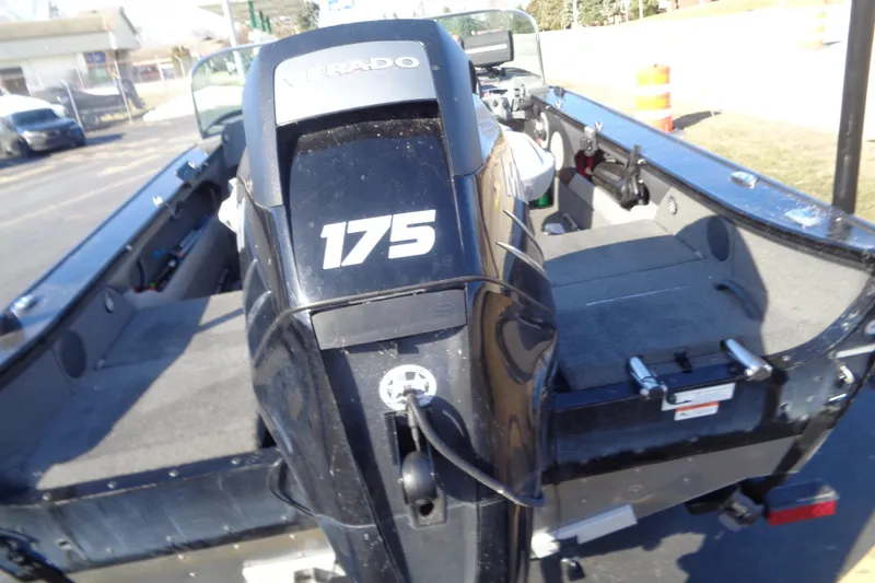 Slide: The Image of 2014 Lund 1875 Crossover XS boat with a 175 horsepower Verado engine. - 3