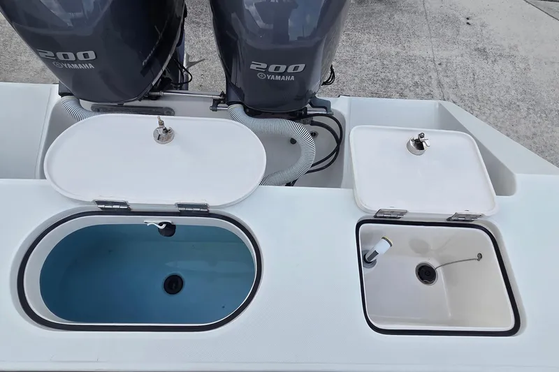 Slide: The Image of 2014 Jupiter 26 FS boat with Yamaha 200 engines and livewell compartments. - 15