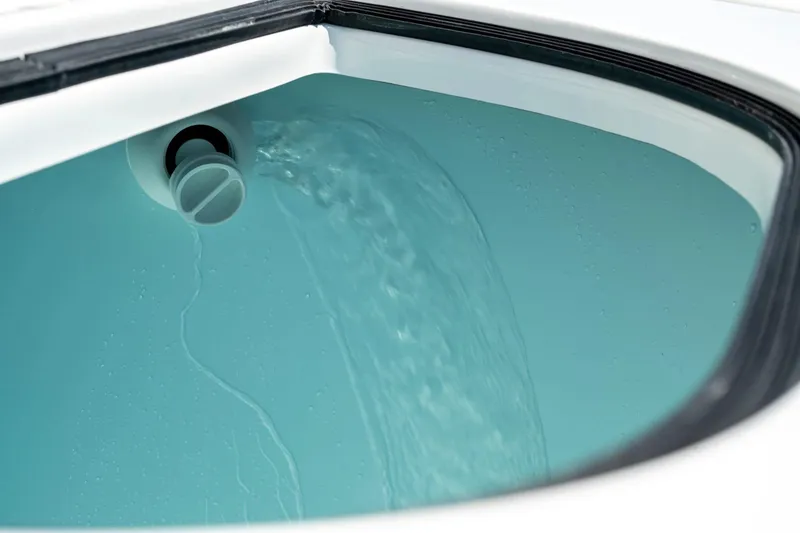 Slide: The Image of Water flowing into Twin Vee 400 GFX2 CC 2026 tank. - 20