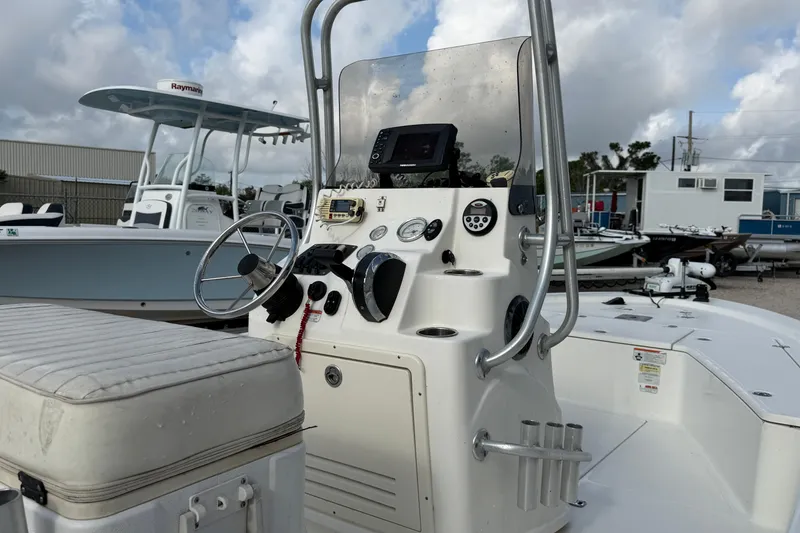 Slide: The Image of 2014 Mako 21 LTS boat console with steering wheel and navigation equipment. - 10