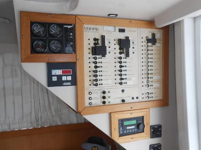 Slide: The Image of 1997 Mainship 350 - Image 25 - 25