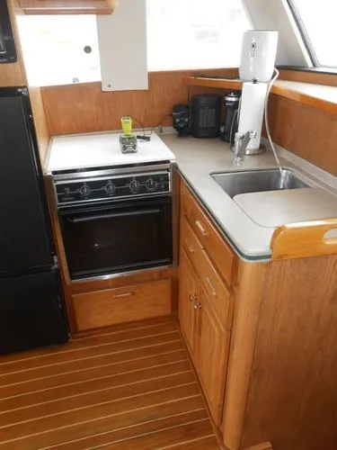 Slide: The Image of 1997 Mainship 350 - Image 8 - 8