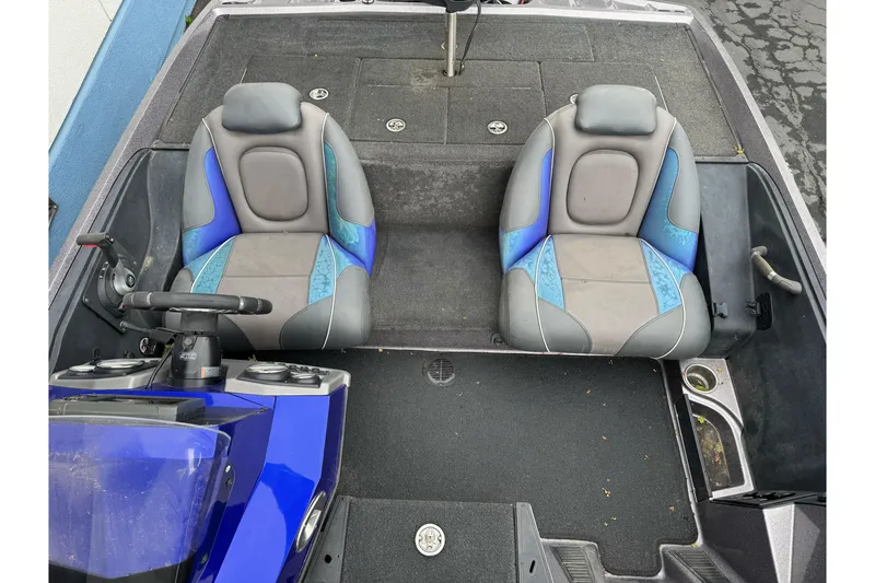 Slide: The Image of 2017 Ranger Z185 boat interior with dual blue and gray seats. - 13