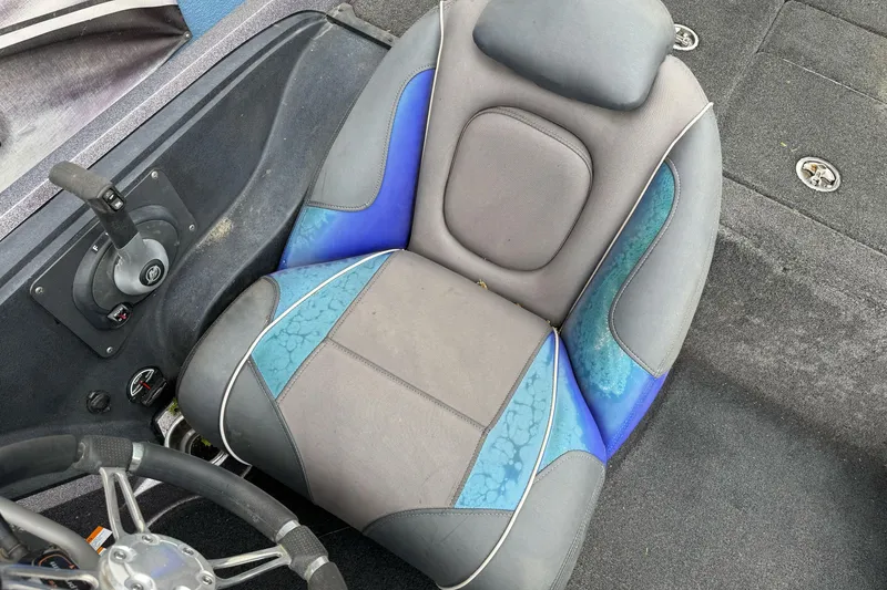 Slide: The Image of 2017 Ranger Z185 boat seat with blue and gray upholstery, steering wheel, and control lever. - 18