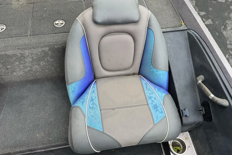 Slide: The Image of 2017 Ranger Z185 boat seat with blue and gray upholstery, featuring a cup holder. - 19