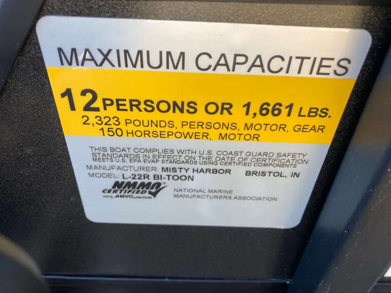 Slide: The Image of Capacity label for Viaggio Lago 22R boat, 12 persons, 1,661 lbs. - 20
