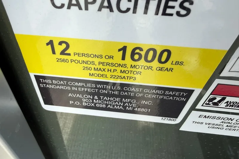 Slide: The Image of Capacity label for Avalon Venture Quad Lounge 2026, 12 persons or 1600 lbs, 250 max HP. - 14
